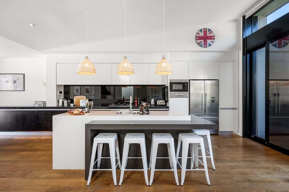 Spacious, fully equipped kitchen