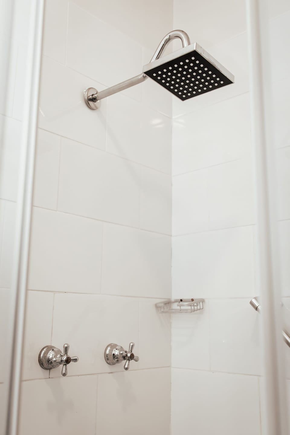 Shower, rainfall showerhead, free toiletries, hair dryer