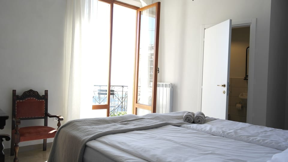 Panoramic Room | Individually furnished, iron/ironing board, free WiFi, bed sheets