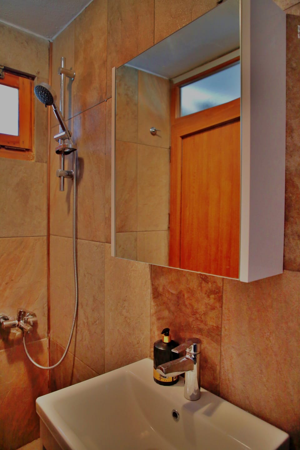Gardenya | Bathroom | Shower, rainfall showerhead, designer toiletries, hair dryer