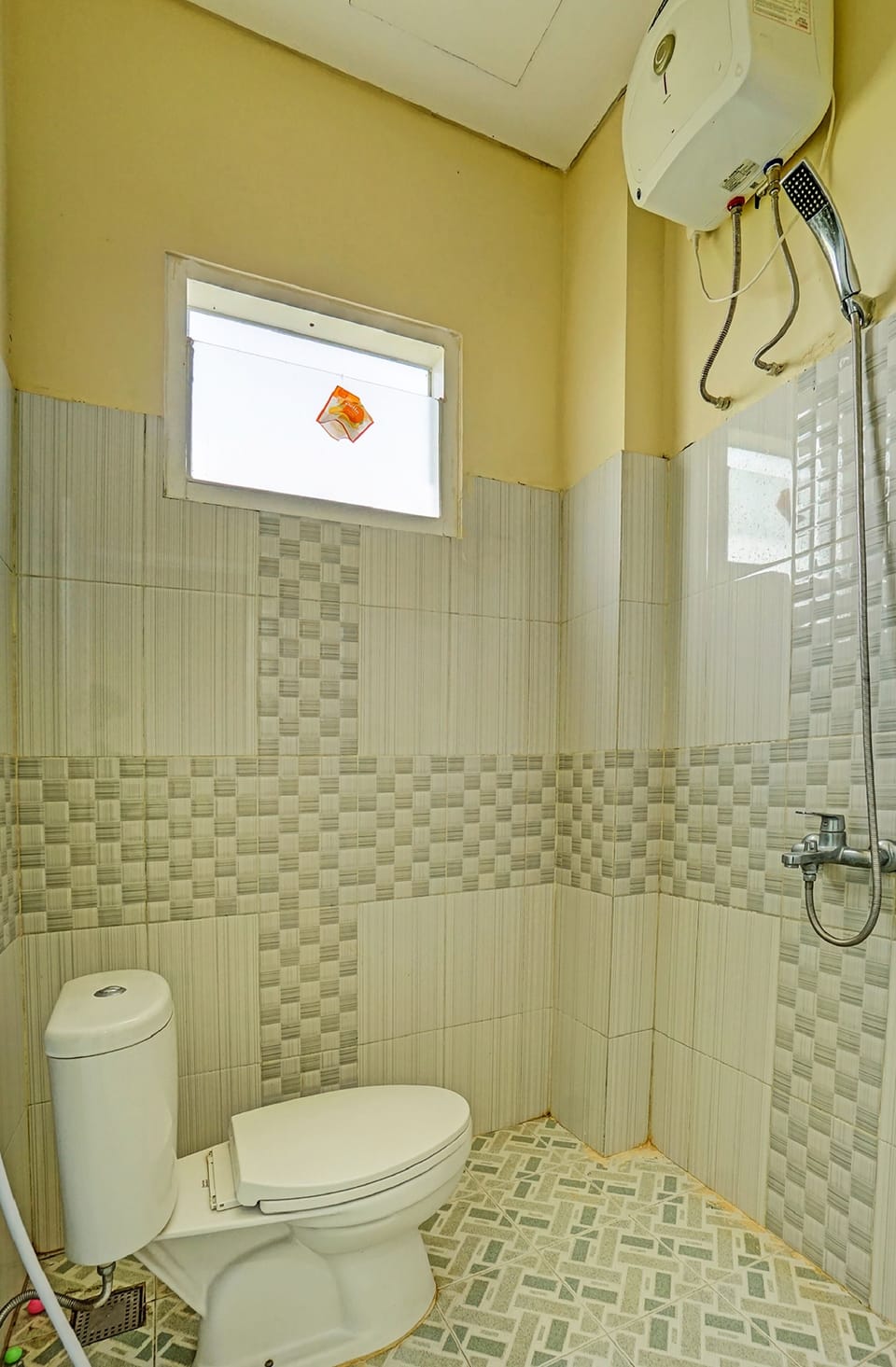 Deluxe Double Room | Bathroom | Shower, rainfall showerhead, towels, toilet paper