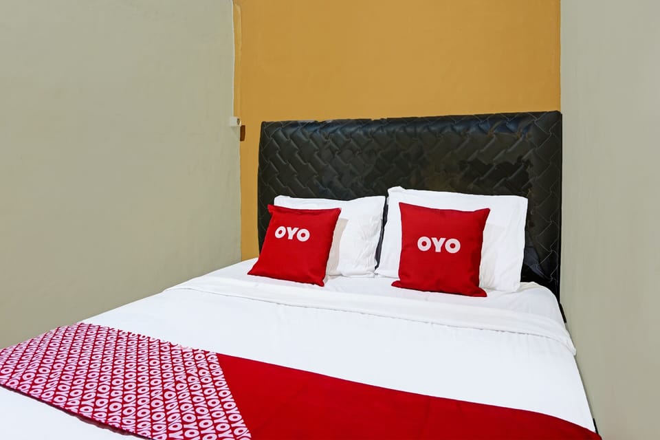 Deluxe Double Room | Desk, bed sheets