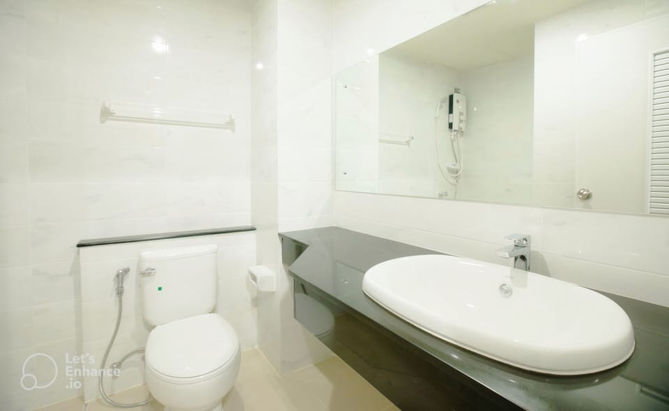 Shower, free toiletries, hair dryer, towels
