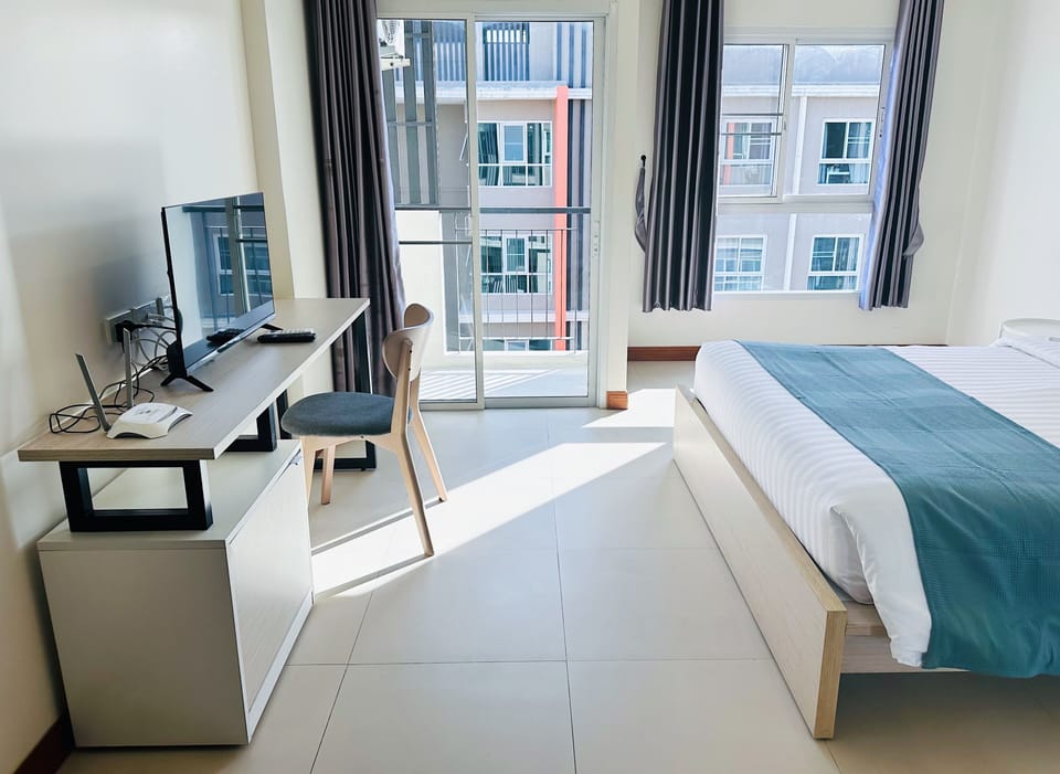 Deluxe Room | Desk, laptop workspace, blackout drapes, iron/ironing board