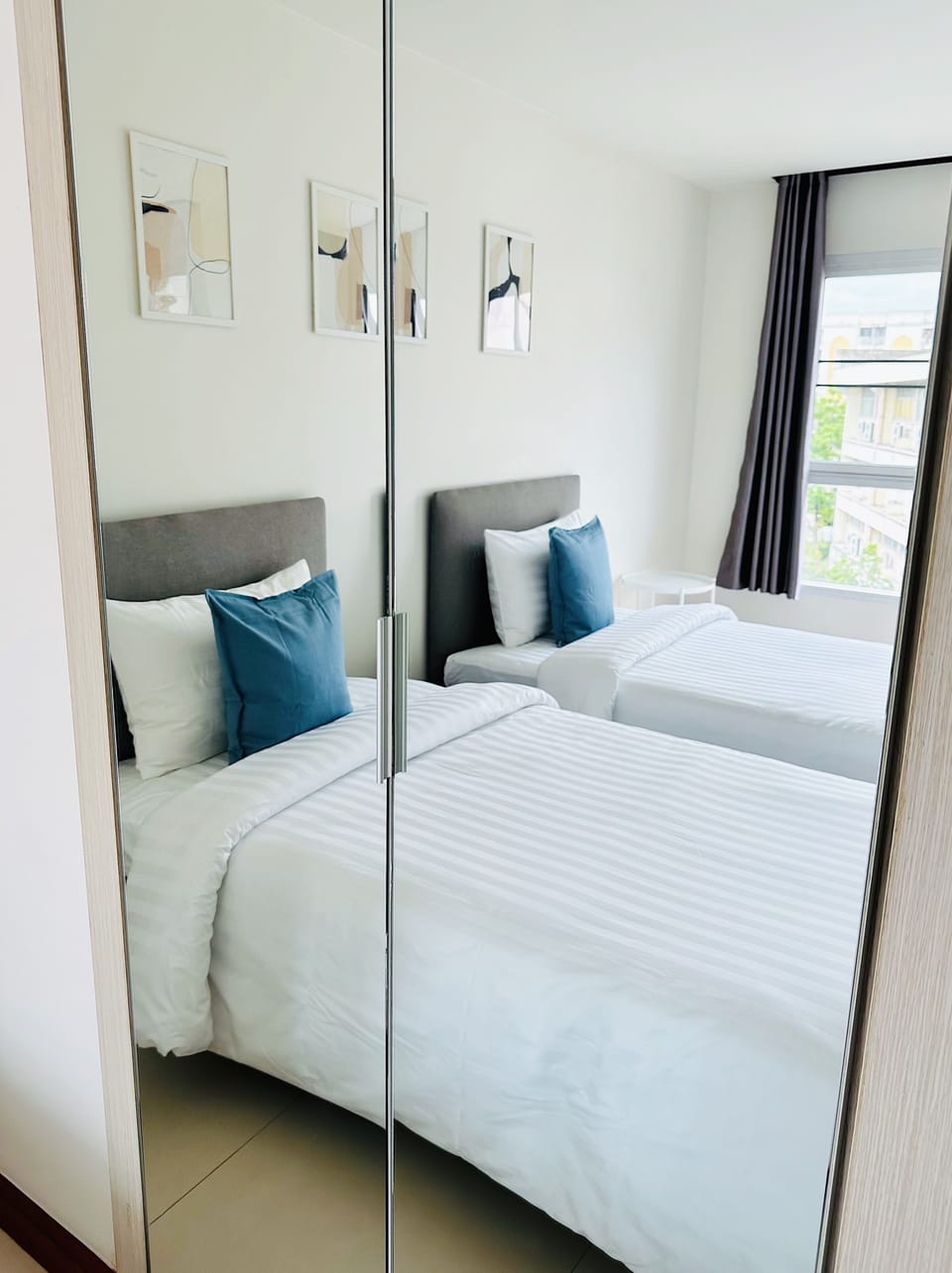 Superior Double or Twin Room | Desk, laptop workspace, blackout drapes, iron/ironing board
