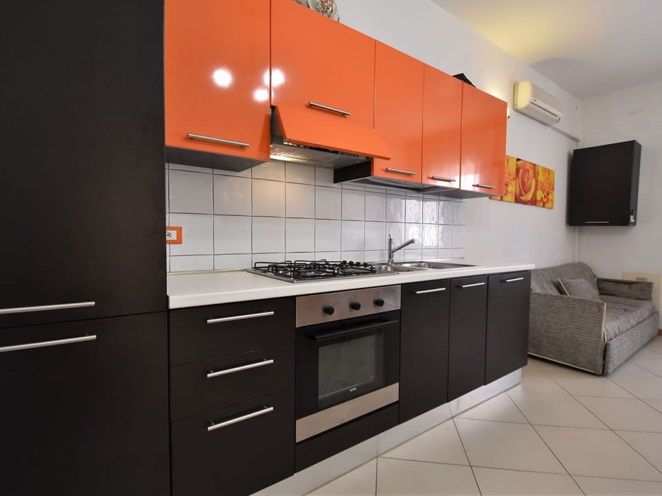 Cabinetry, Countertop, Tap, Furniture, Sink, Kitchen Stove, Kitchen, Wood, Building, Interior Design