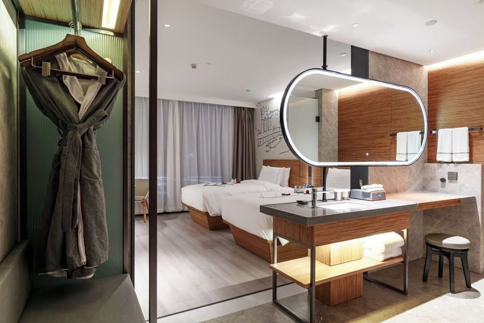 Executive Deluxe Twin | Free minibar, in-room safe, desk, blackout drapes