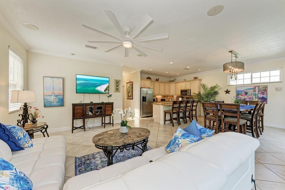 House, 5 Bedrooms, Private Pool | Living area