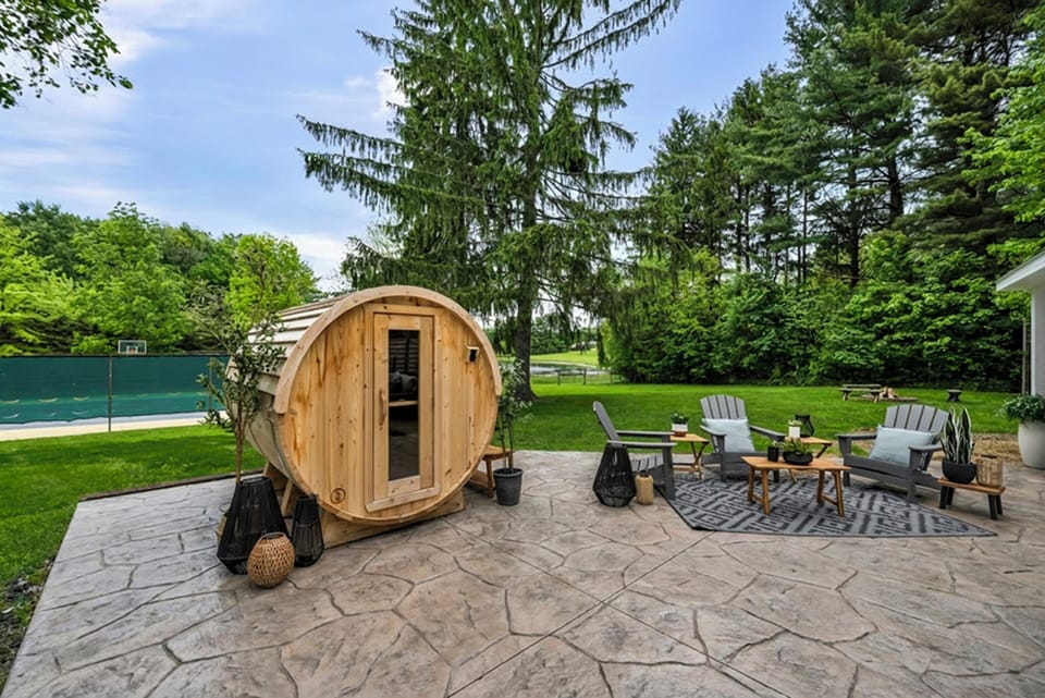 Suana: Unwind and recharge in the peaceful views from our newly built private outdoor sauna. 