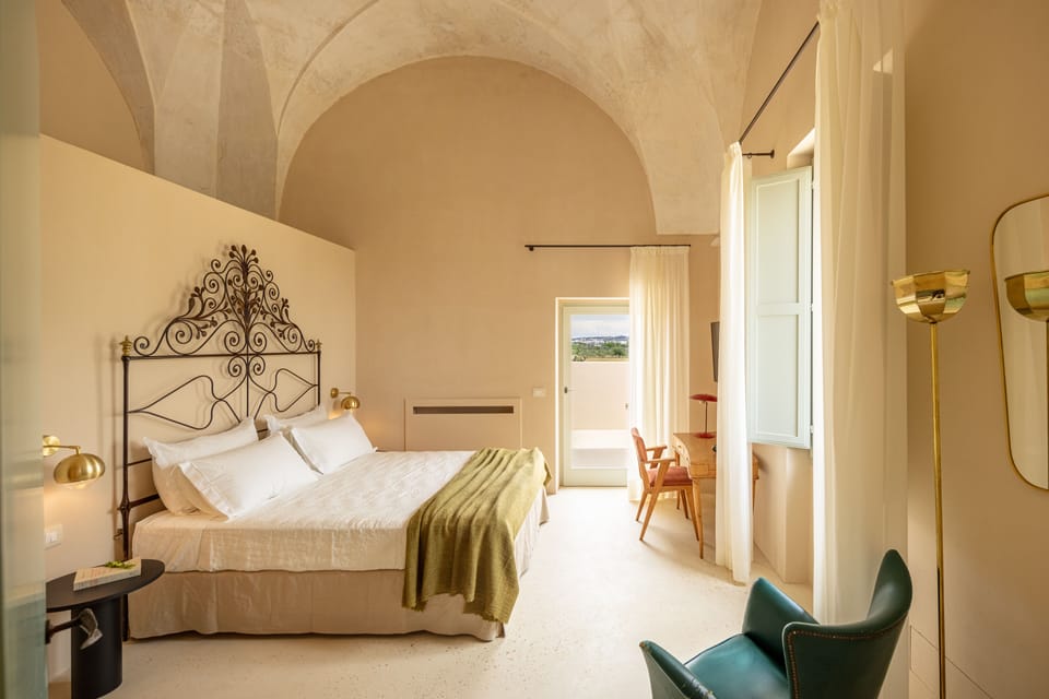 Signature Room | Egyptian cotton sheets, premium bedding, down comforters