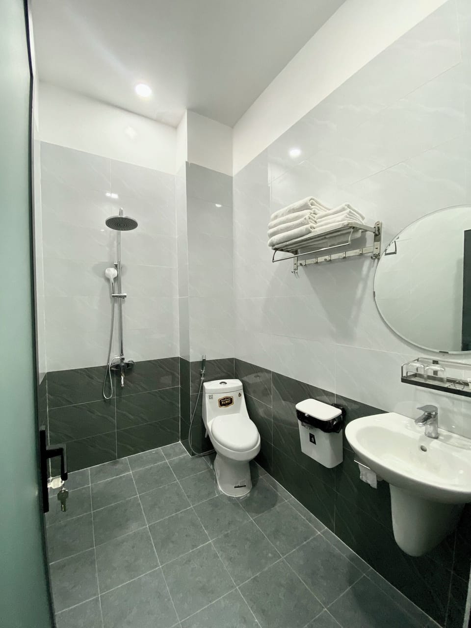 Family Quadruple Room | Bathroom | Free toiletries, hair dryer, slippers, towels