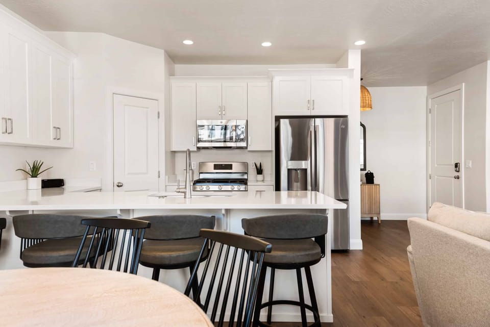 House, 3 Bedrooms | Private kitchen | Fridge, oven, coffee/tea maker, toaster