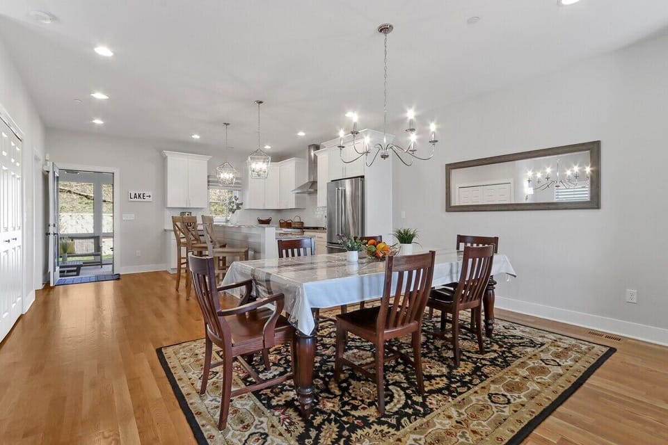 Dining Room & Kitchen