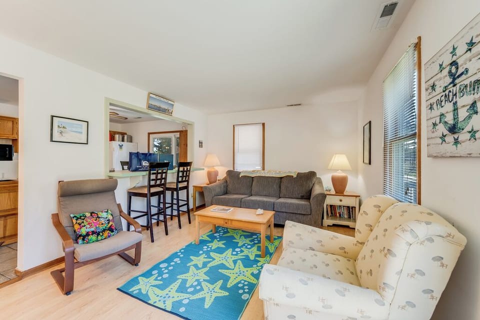 George`s Retreat is bright & sunny - the perfect Chincoteague getaway.