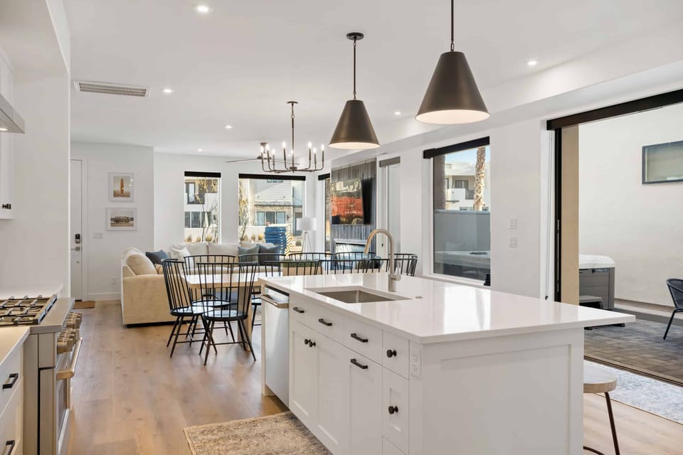 House, 5 Bedrooms | Private kitchen | Fridge, oven, coffee/tea maker, toaster