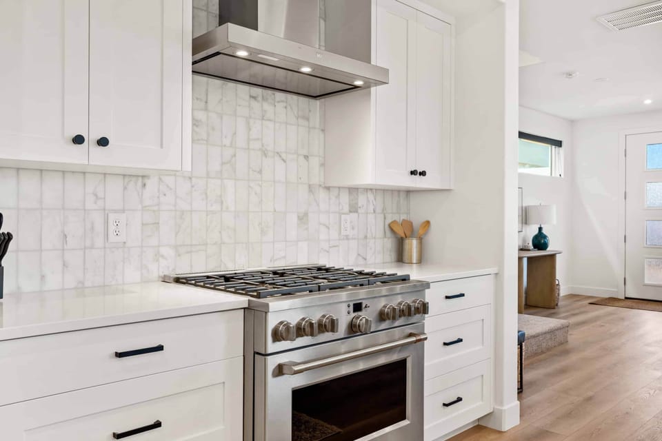 House, 5 Bedrooms | Private kitchen | Fridge, oven, coffee/tea maker, toaster