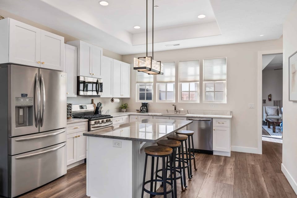 Townhome, 4 Bedrooms | Private kitchen | Fridge, oven, coffee/tea maker, toaster