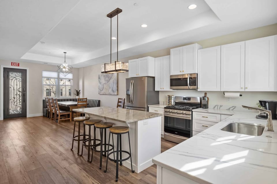 Townhome, 4 Bedrooms | Private kitchen | Fridge, oven, coffee/tea maker, toaster
