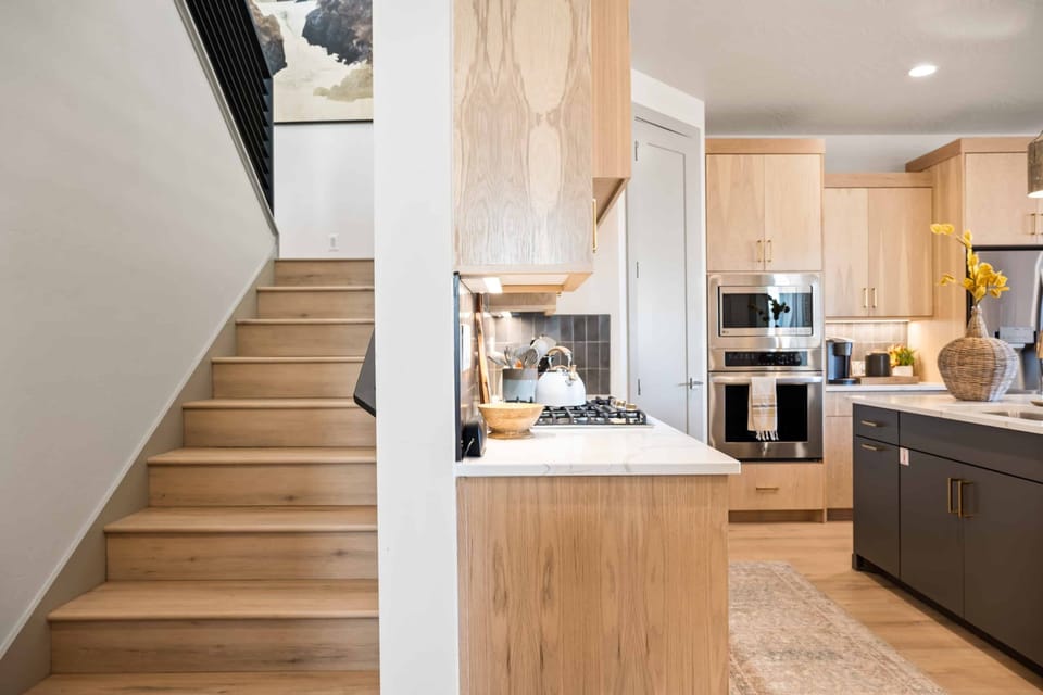Townhome, 5 Bedrooms | Private kitchen | Fridge, oven, coffee/tea maker, toaster