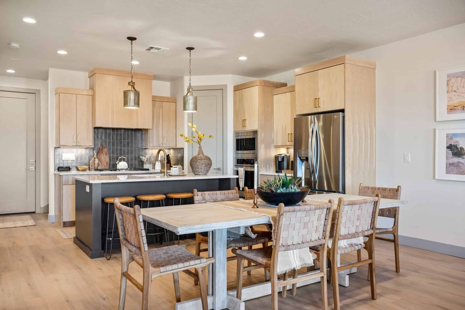 Townhome, 5 Bedrooms | Private kitchen | Fridge, oven, coffee/tea maker, toaster