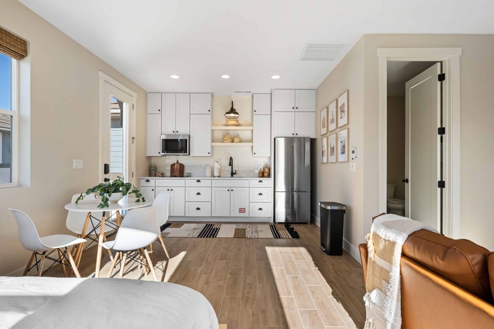 House, 6 Bedrooms | Private kitchen | Fridge, oven, coffee/tea maker, toaster