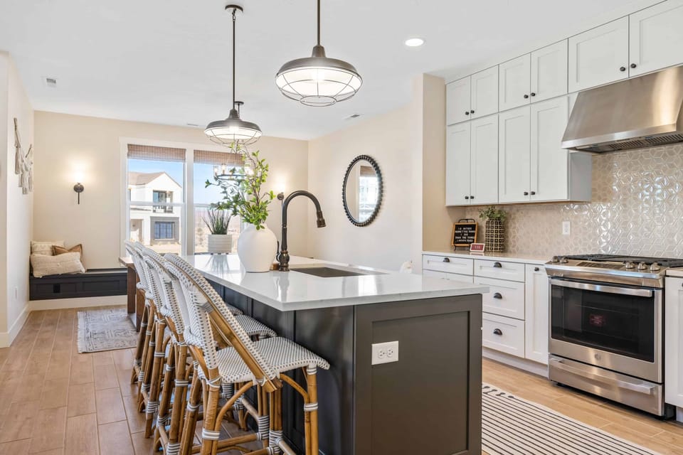 House, 6 Bedrooms | Private kitchen | Fridge, oven, coffee/tea maker, toaster