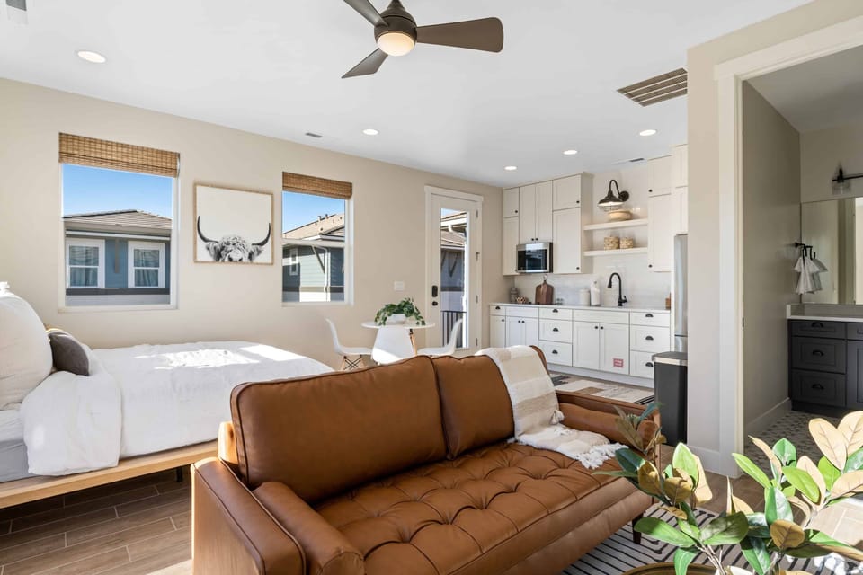 House, 6 Bedrooms | Living area | Smart TV, streaming services
