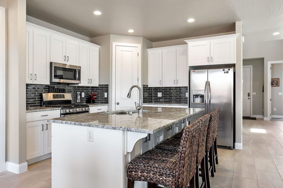House, 4 Bedrooms | Private kitchen | Fridge, oven, coffee/tea maker, toaster