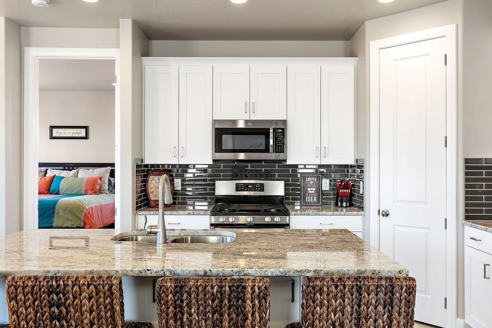 House, 4 Bedrooms | Private kitchen | Fridge, oven, coffee/tea maker, toaster