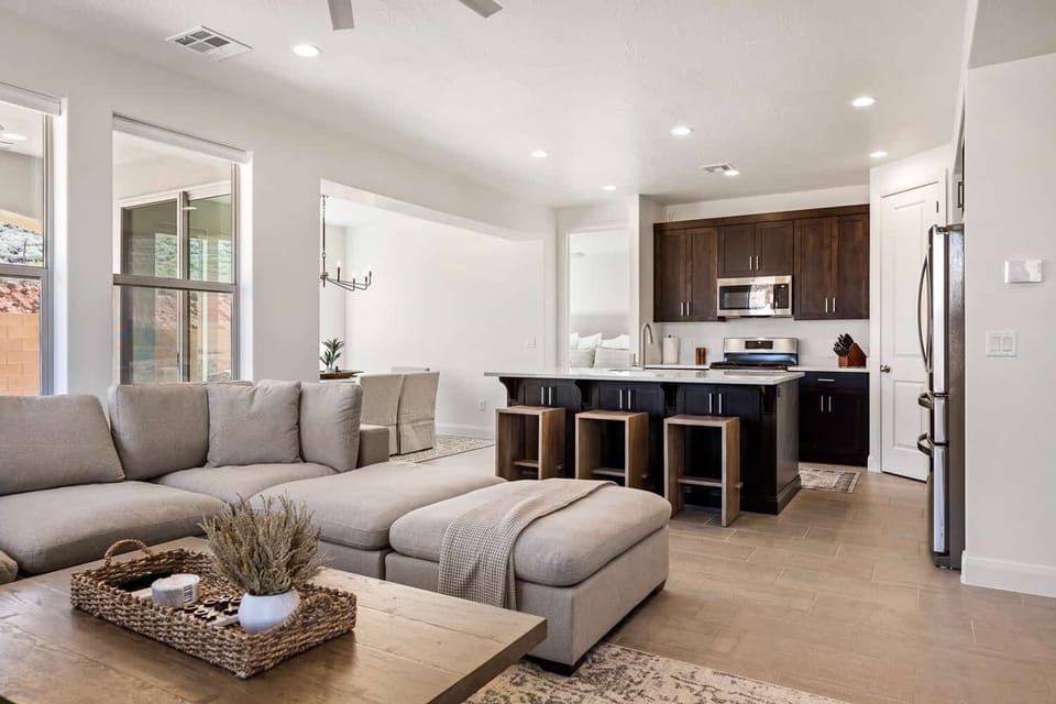 House, 5 Bedrooms | Living area | Smart TV