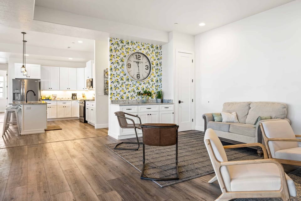 House, 6 Bedrooms | Dining