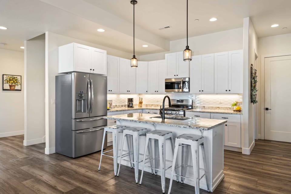 House, 6 Bedrooms | Private kitchen | Fridge, oven, coffee/tea maker, toaster