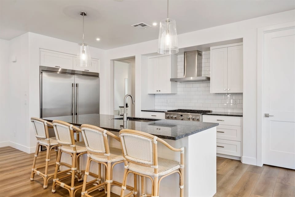House, 5 Bedrooms | Private kitchen | Fridge, oven, coffee/tea maker, toaster