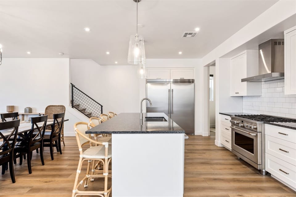 House, 5 Bedrooms | Private kitchen | Fridge, oven, coffee/tea maker, toaster