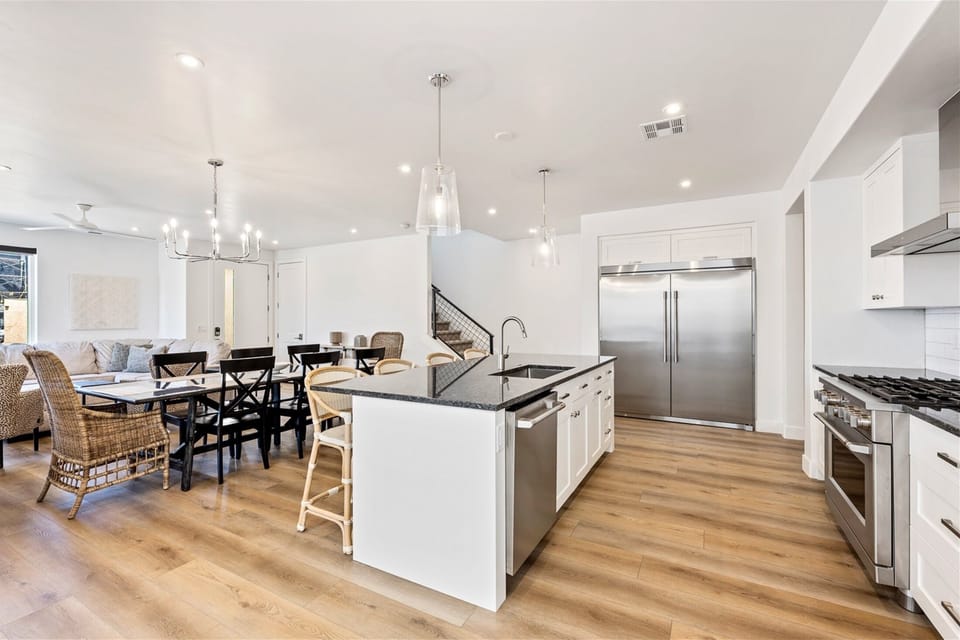 House, 5 Bedrooms | Private kitchen | Fridge, oven, coffee/tea maker, toaster