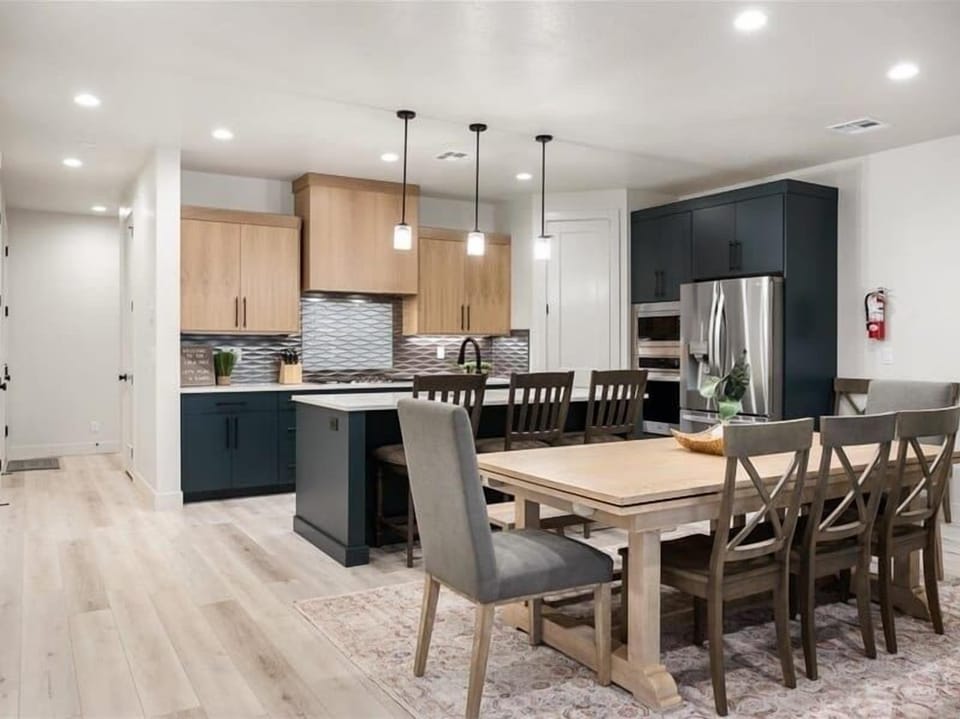Townhome, 4 Bedrooms | Private kitchen | Fridge, oven, coffee/tea maker, toaster