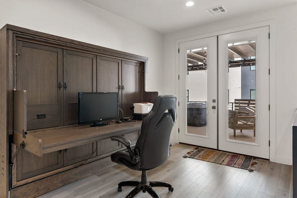 Townhome, 4 Bedrooms | Business center
