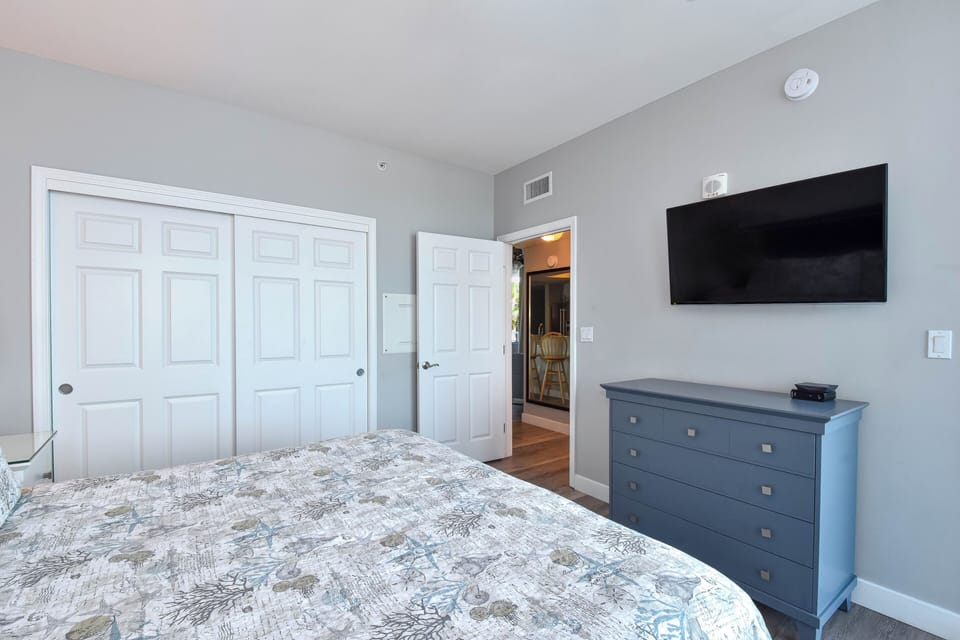 The Palms of Destin 1301 - Guest Bedroom with TV