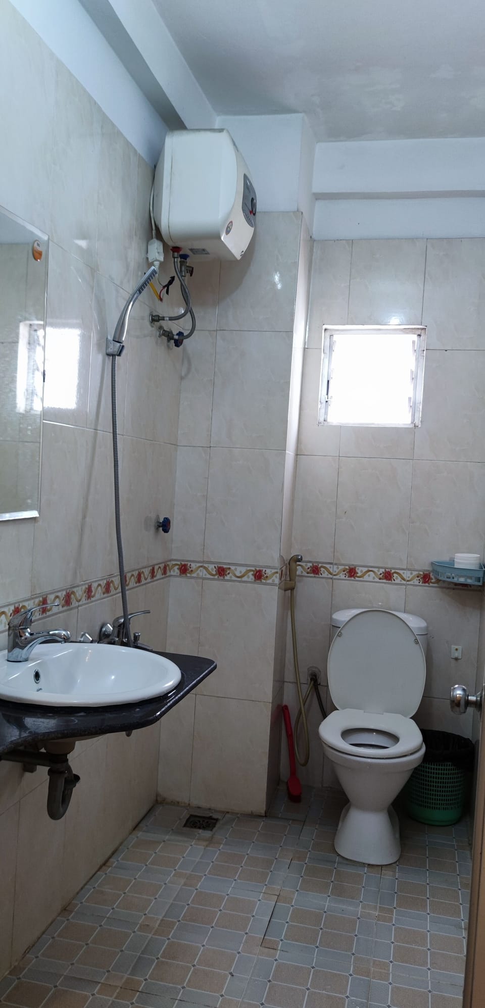 Free toiletries, slippers, bidet, towels
