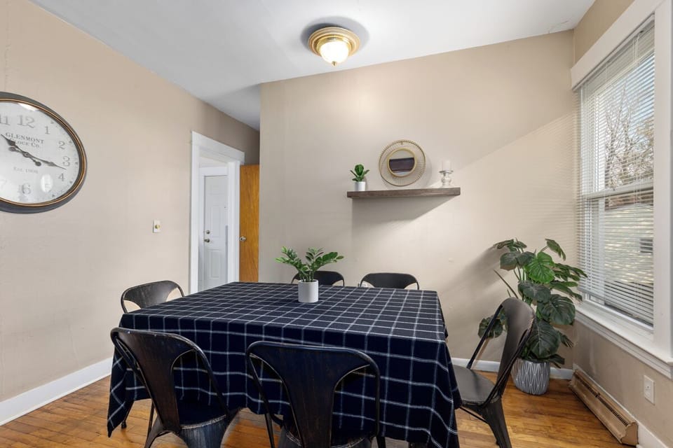 Comfort House | In-room dining