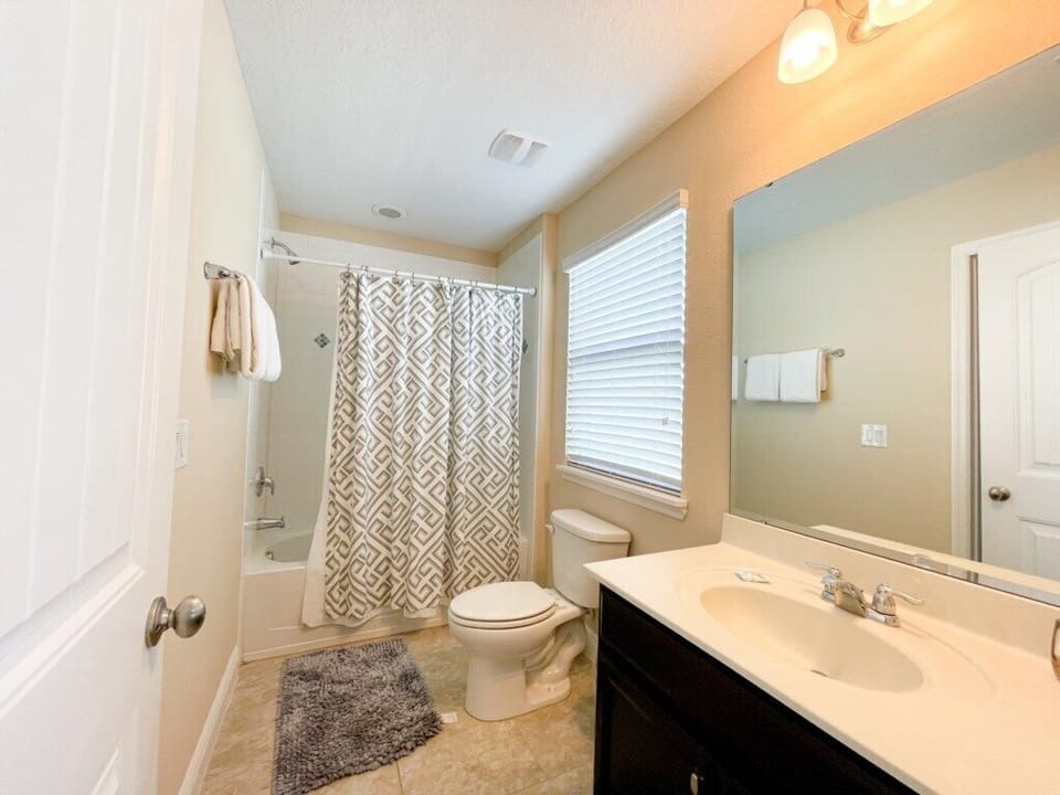 Bathroom 3- Jack n Jill bathroom shared between 2 queen rooms, shower/tub combo, toilet, single sink