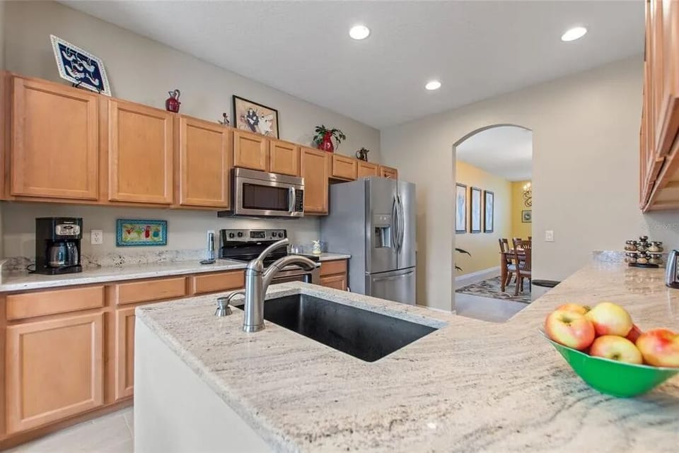 6-Kitchen.jpg