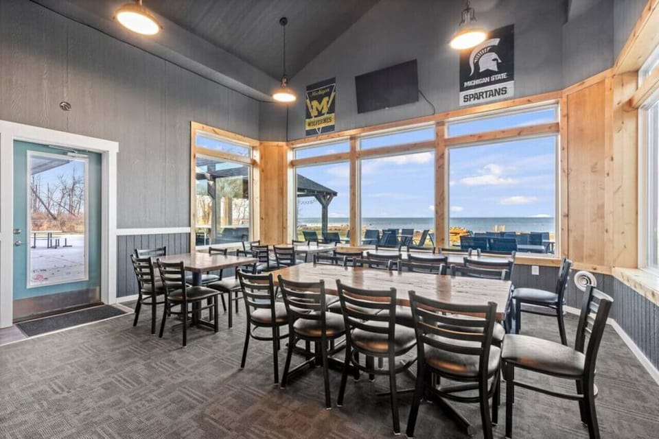 Dining tables that seat up to 28 to enjoy a meal with your loved ones