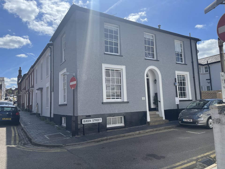 Stunning Georgian detached house in City Centre with parking