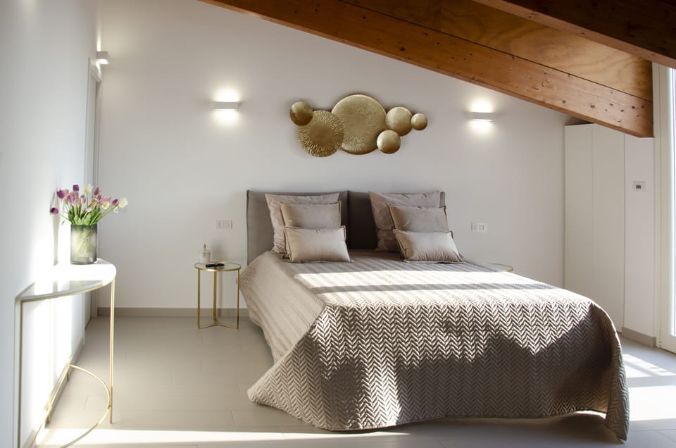 Deluxe Double or Twin Room | Minibar, desk, soundproofing, free WiFi