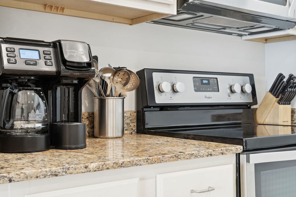 Coffee Maker Traditional and K-Cup Options