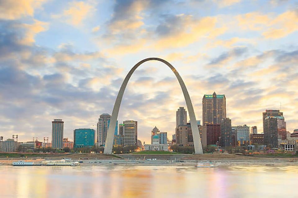 3 miles from Downtown and the St Louis Arch