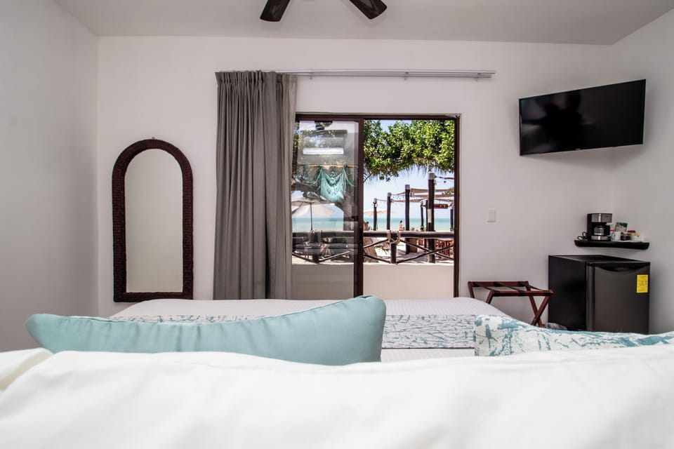Suite, 1 King Bed, Ocean View | Room amenity