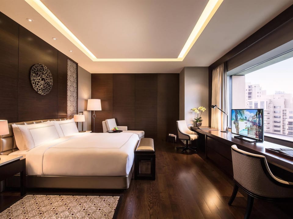 Premium bedding, minibar, in-room safe, desk