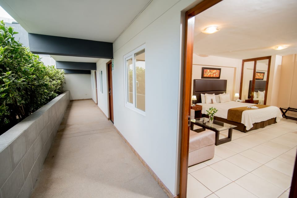 Double or Twin Room | Minibar, in-room safe, desk, WiFi (free)